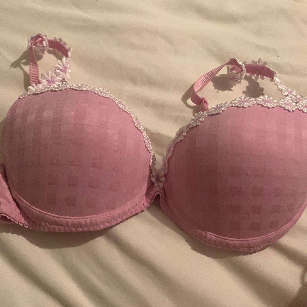 Marie Jo Rose AVERO push up Pink padded full bra. Gently used.